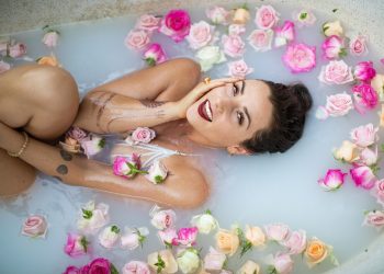 How Former Yoga Instructor Amanda Biccum Learnt the Art of Tantra Only to Discover a New Meaning to Pleasure and Sexuality